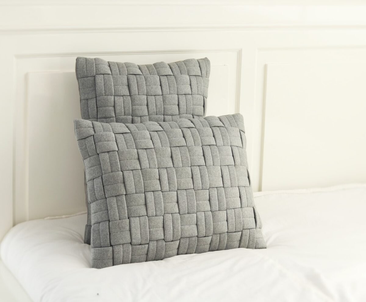 Διακοσμητικό μαξιλάρι με γέμισμα Clusp Grey (50x50) - Image 2