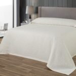 Βαμβακερή Ανάγλυφη Κουβέρτα King Size Paris Off White Liolios Home (260x240)