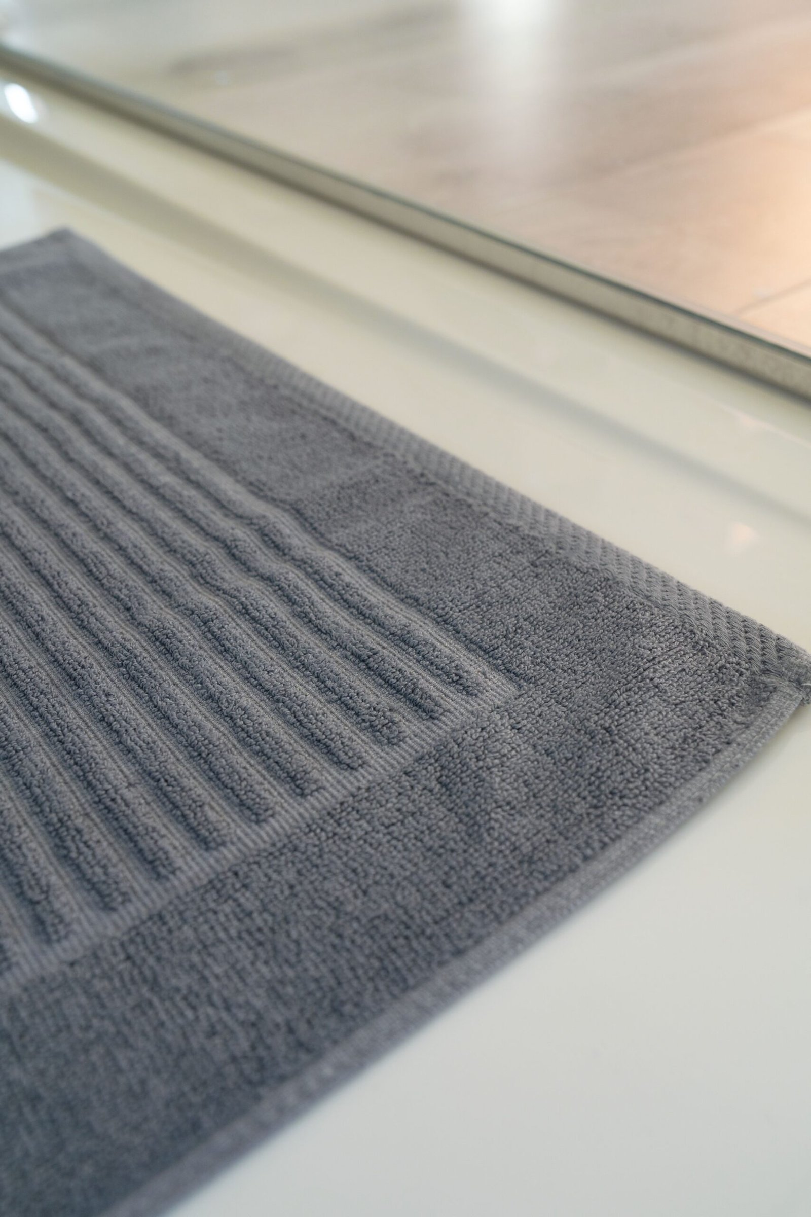 GH201638 Σκούρο Γκρι Πατάκι μπάνιου 750gsm (50x75) (Συσκευασία 6τμχ) - Image 1